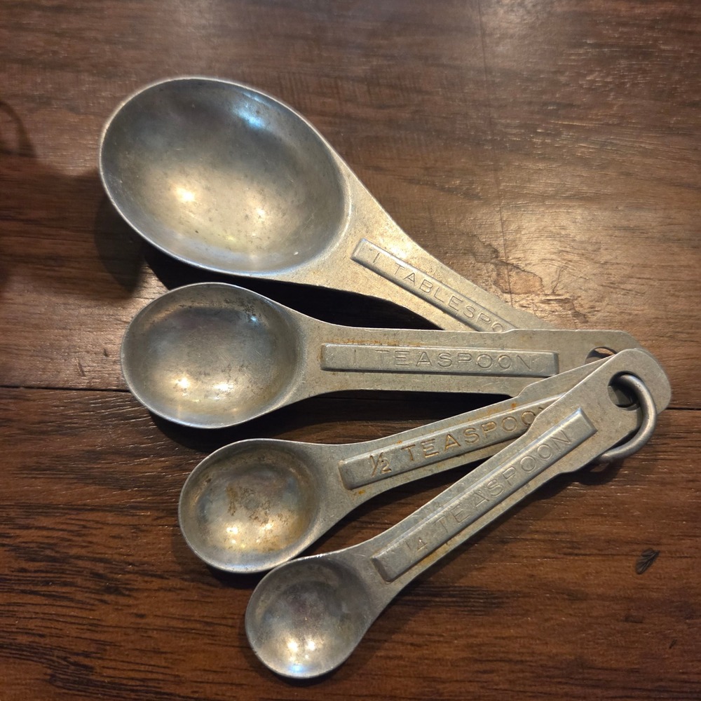 Vintage Aluminum Measuring Spoons Set 4 Piece Teardrop Farmhouse Kitchenware